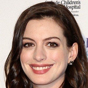 When was Anne Hathaway born? In19 82