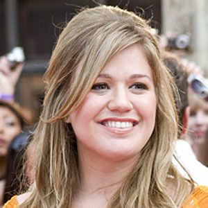 What year was Kelly Clarkson born? 1982